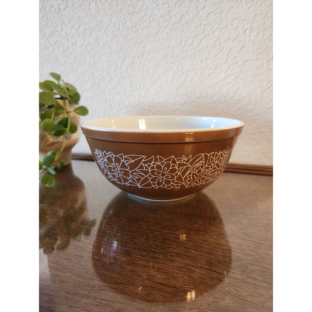 Vintage Pyrex Woodland Mixing Bowl #403 Brown Milk Glass White Floral 2.5Qt